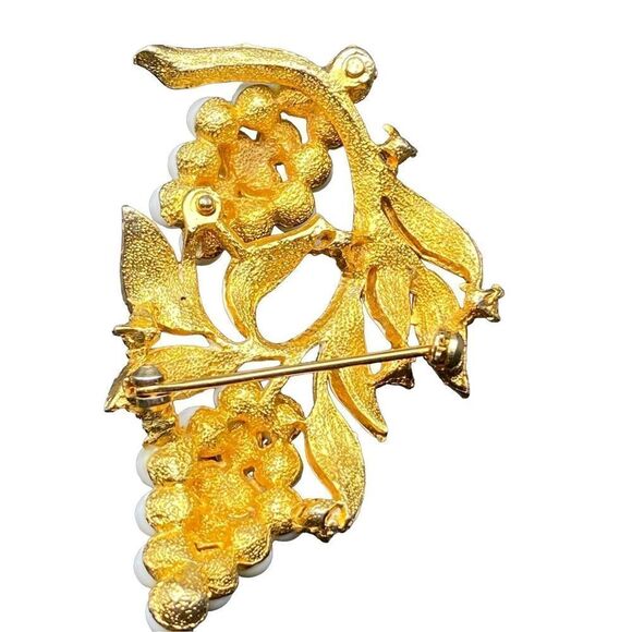 White enamel and gold vintage ring bracelet and berry grapes brooch - Picture 8 of 15